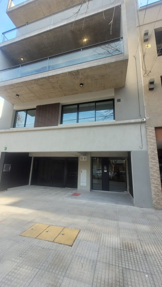 ALQUILADO. ALQUILER. Departamento de 3 Ambientes. VILLA URQUIZA. Al Frente a Estrenar con Toilette, Patio y Parrilla