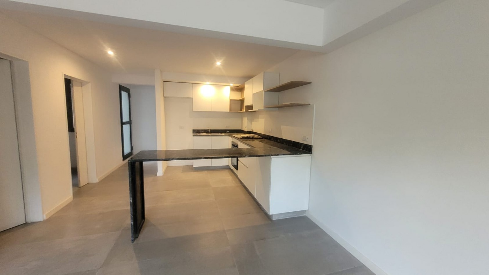 ALQUILADO. ALQUILER. Departamento de 3 Ambientes. VILLA URQUIZA. Al Frente a Estrenar con Toilette, Patio y Parrilla