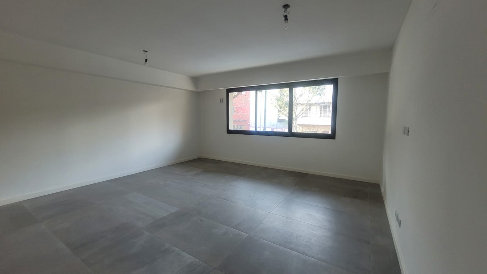 ALQUILADO. ALQUILER. Departamento de 3 Ambientes. VILLA URQUIZA. Al Frente a Estrenar con Toilette, Patio y Parrilla
