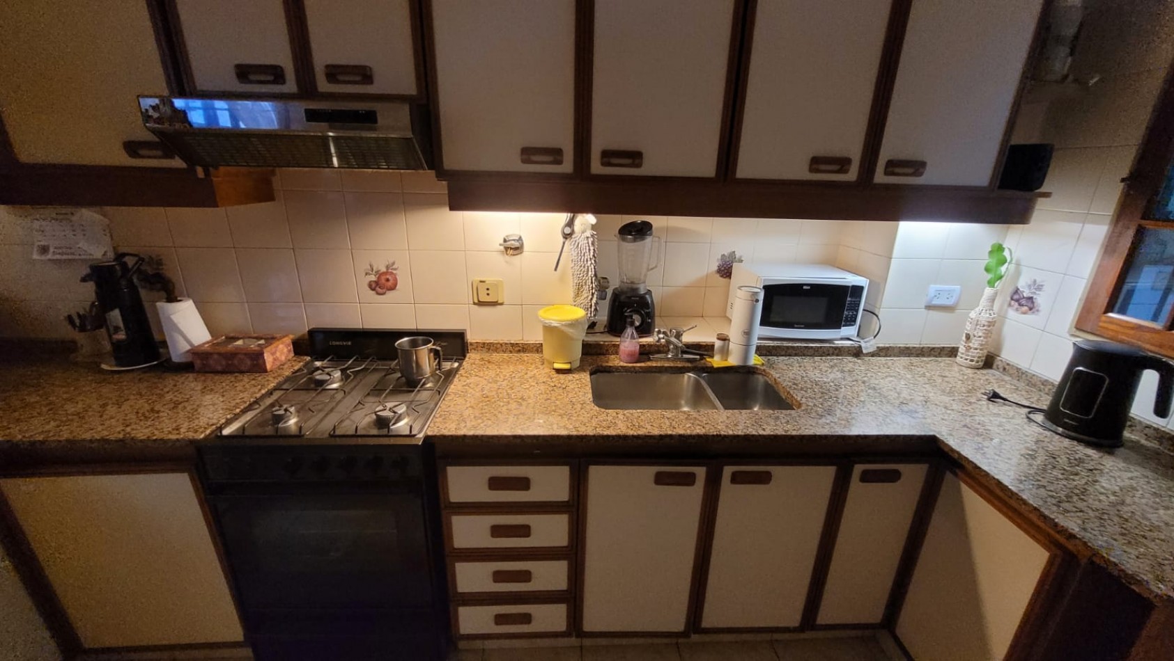 EN VENTA. PH 5 Ambientes tipo duplex.  Cochera, Patios, Terraza y Pileta. SAAVEDRA