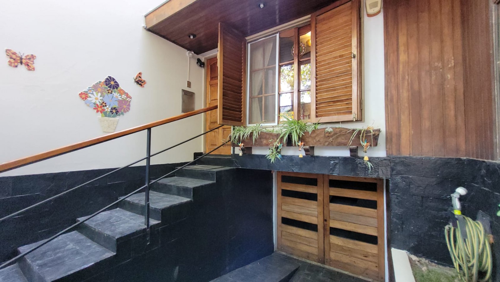 EN VENTA. PH 5 Ambientes tipo duplex.  Cochera, Patios, Terraza y Pileta. SAAVEDRA