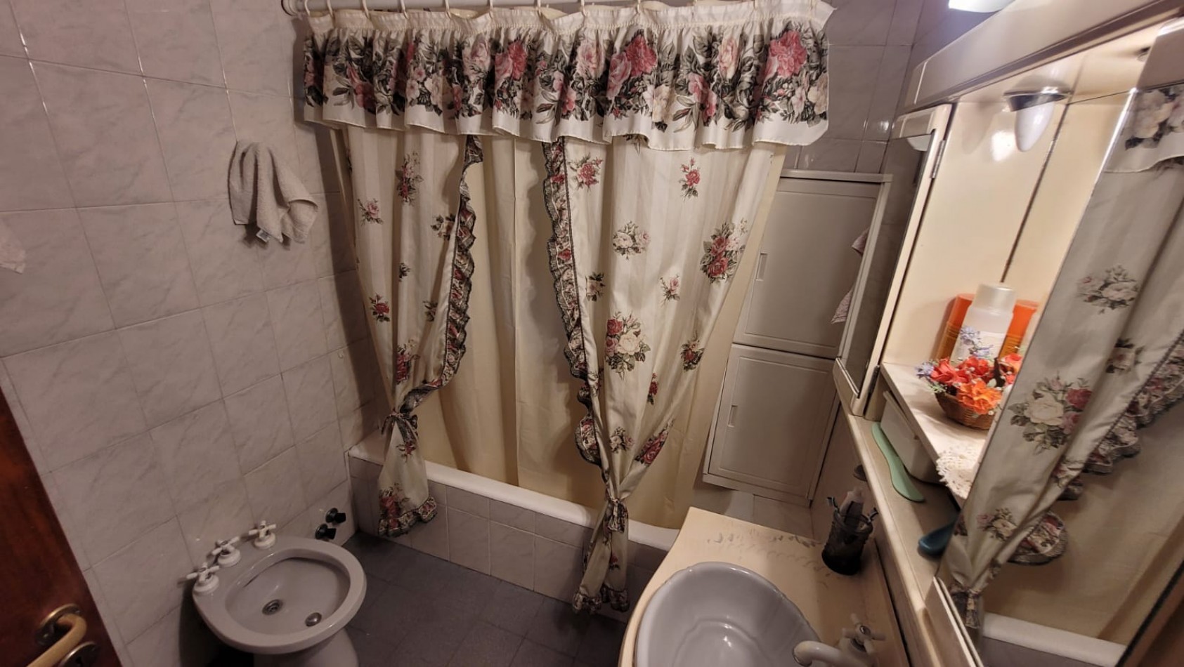 EN VENTA. PH 5 Ambientes tipo duplex.  Cochera, Patios, Terraza y Pileta. SAAVEDRA
