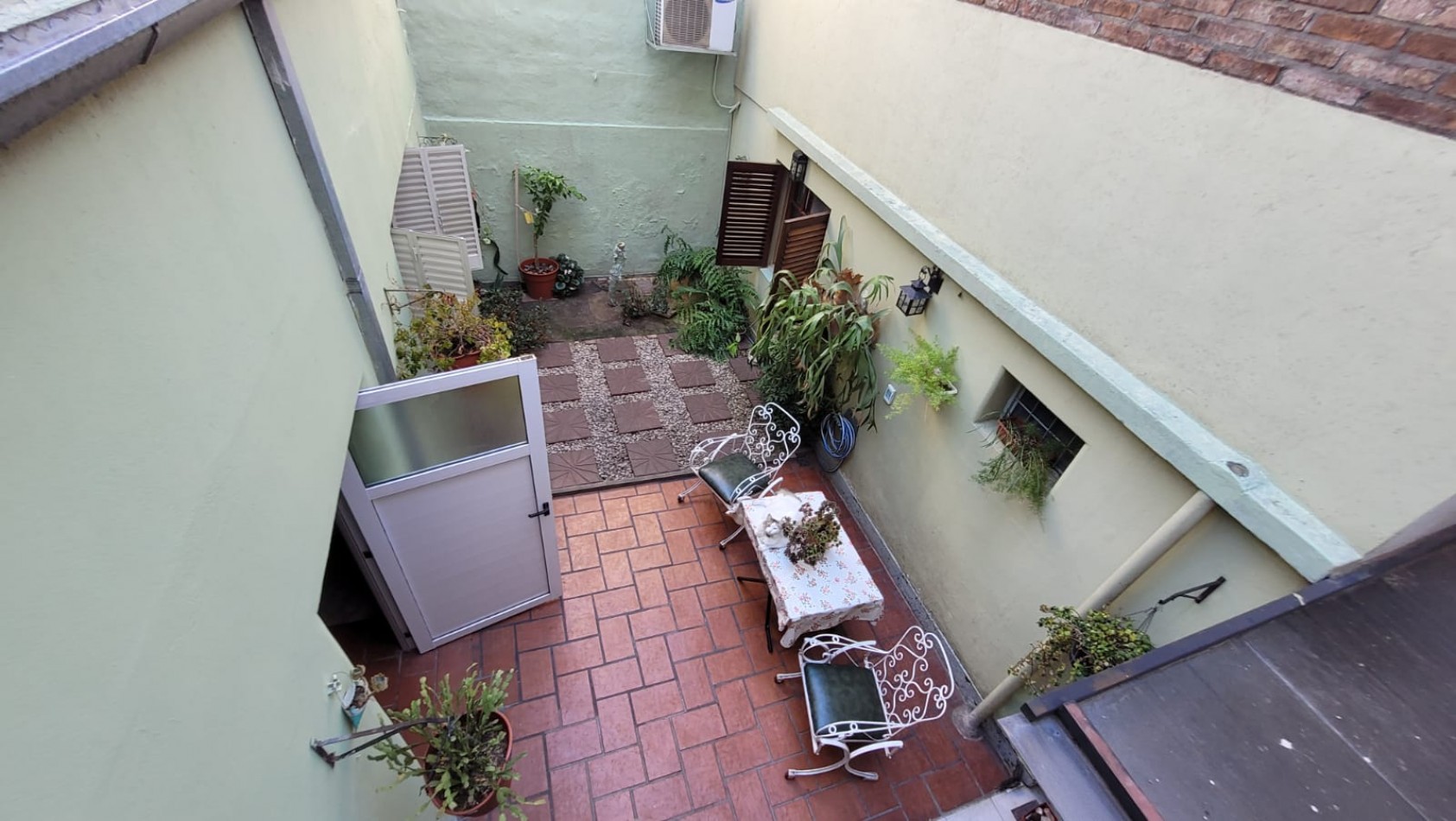 EN VENTA. PH 5 Ambientes tipo duplex.  Cochera, Patios, Terraza y Pileta. SAAVEDRA