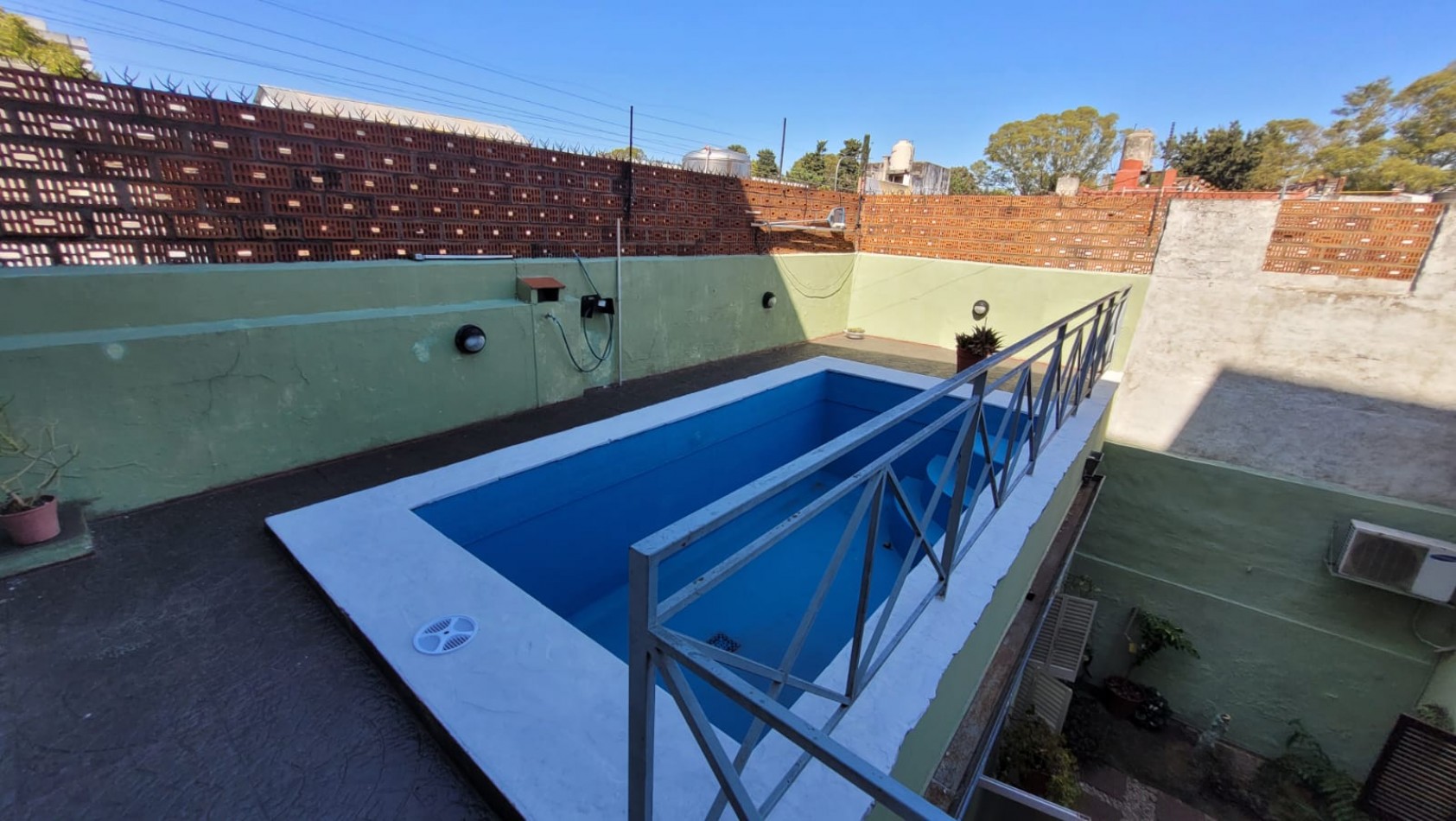 EN VENTA. PH 5 Ambientes tipo duplex.  Cochera, Patios, Terraza y Pileta. SAAVEDRA