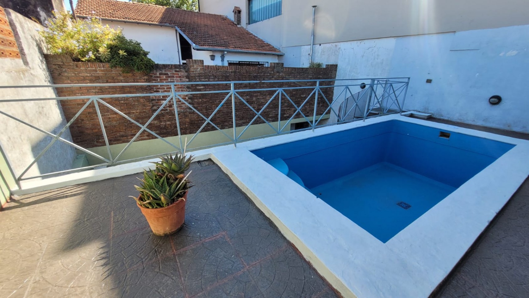 EN VENTA. PH 5 Ambientes tipo duplex.  Cochera, Patios, Terraza y Pileta. SAAVEDRA