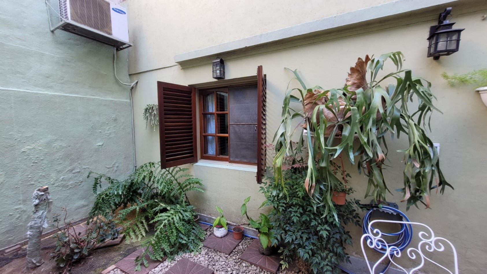 EN VENTA. PH 5 Ambientes tipo duplex.  Cochera, Patios, Terraza y Pileta. SAAVEDRA