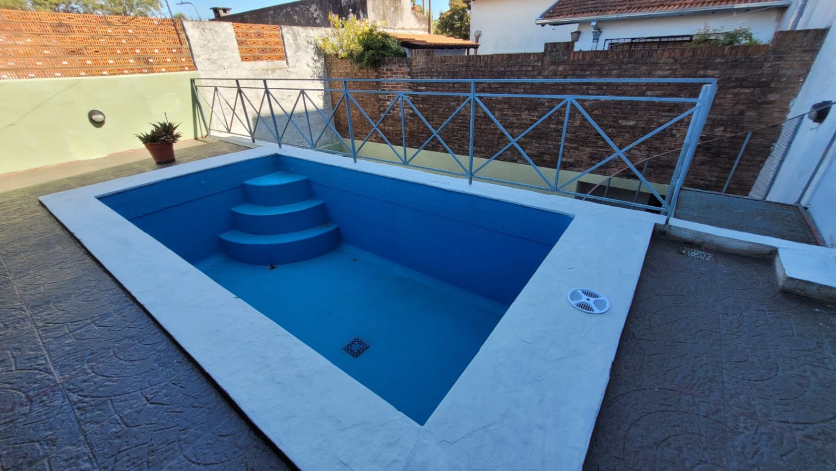EN VENTA. PH 5 Ambientes tipo duplex.  Cochera, Patios, Terraza y Pileta. SAAVEDRA