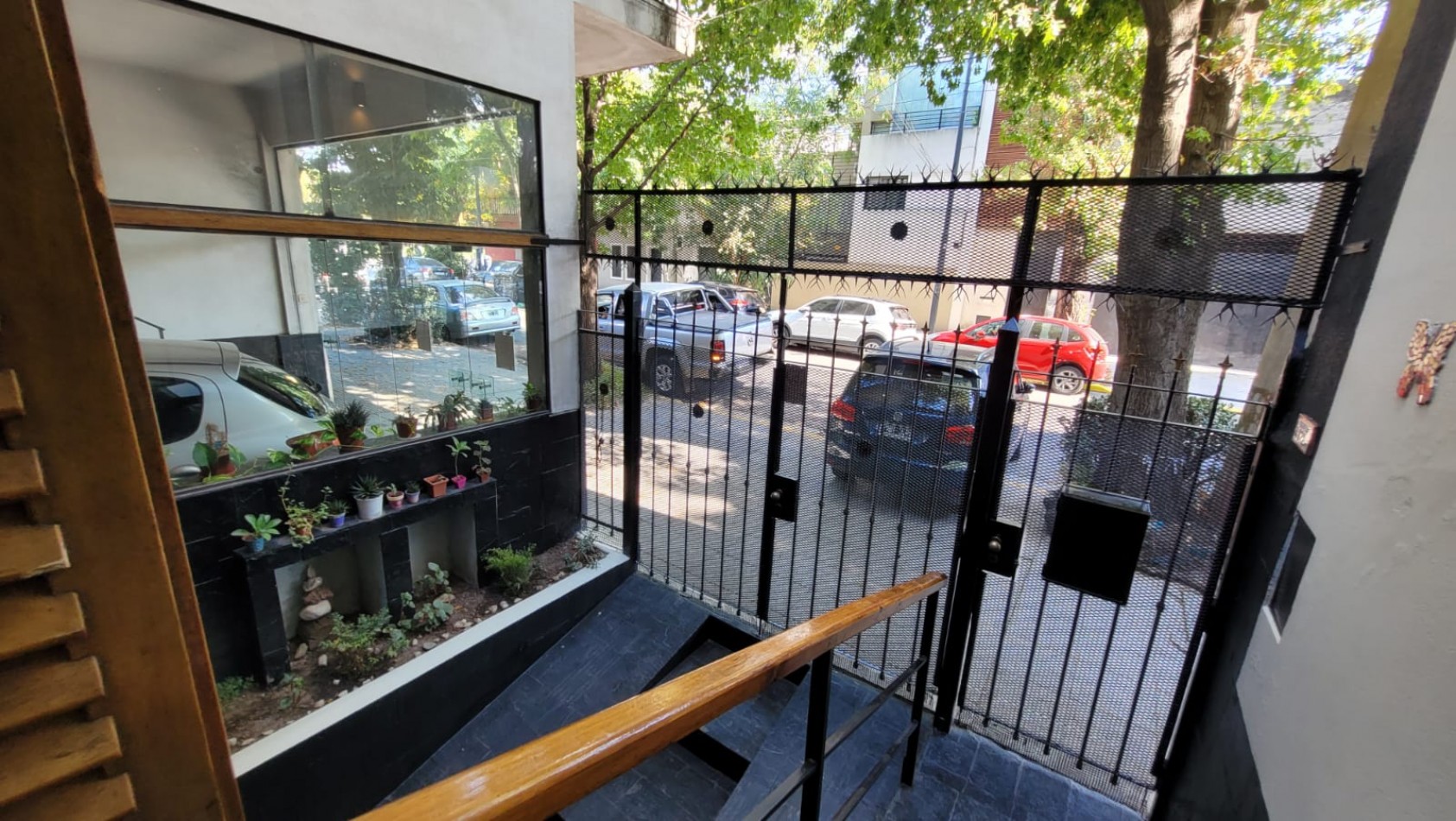 EN VENTA. PH 5 Ambientes tipo duplex.  Cochera, Patios, Terraza y Pileta. SAAVEDRA