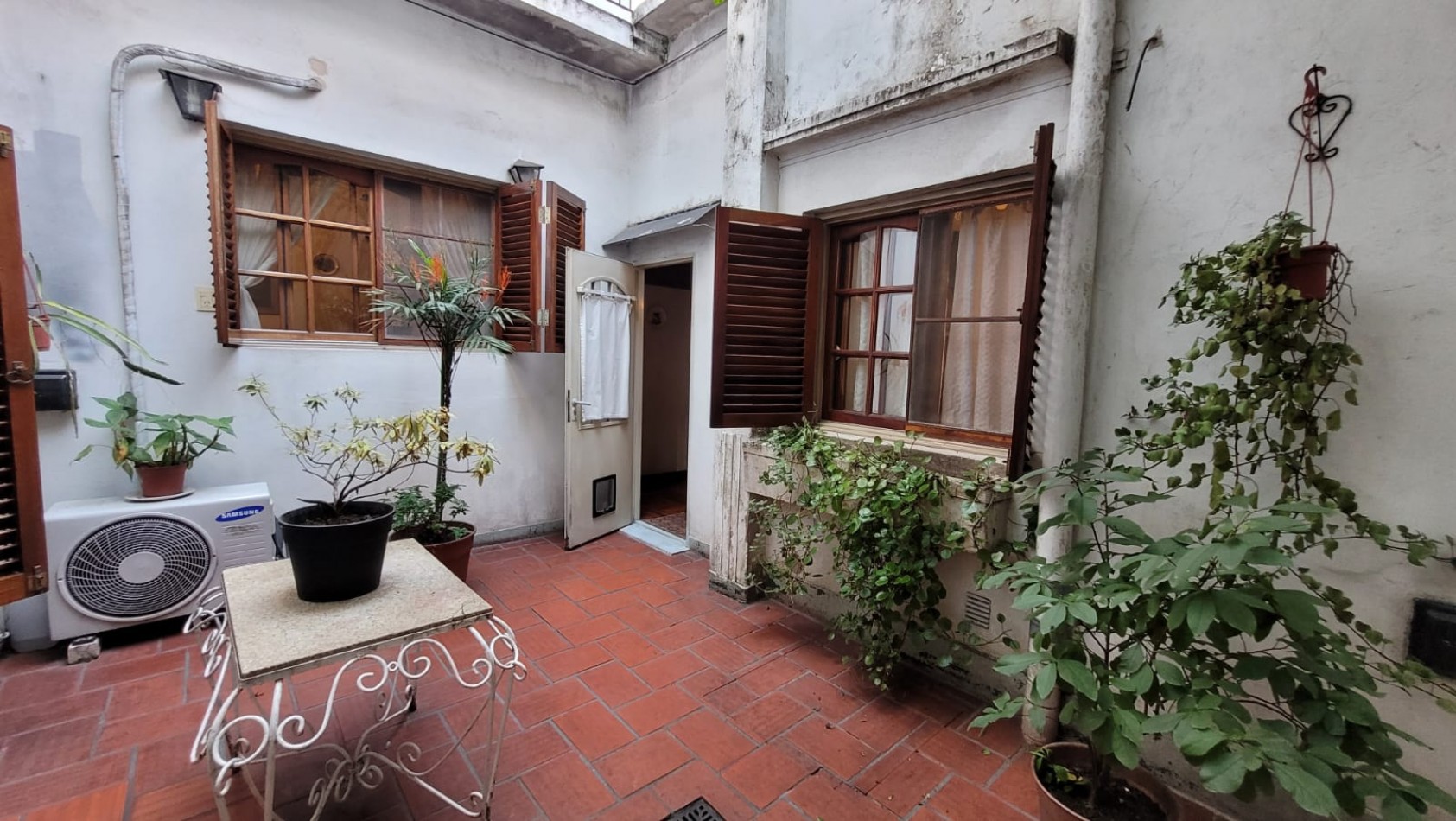 EN VENTA. PH 5 Ambientes tipo duplex.  Cochera, Patios, Terraza y Pileta. SAAVEDRA