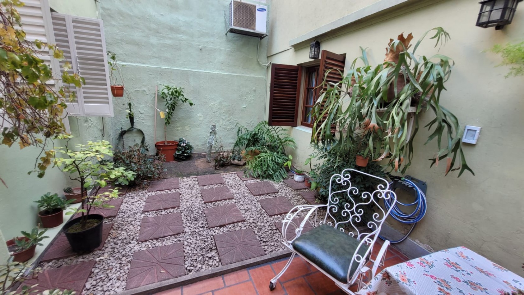 EN VENTA. PH 5 Ambientes tipo duplex.  Cochera, Patios, Terraza y Pileta. SAAVEDRA