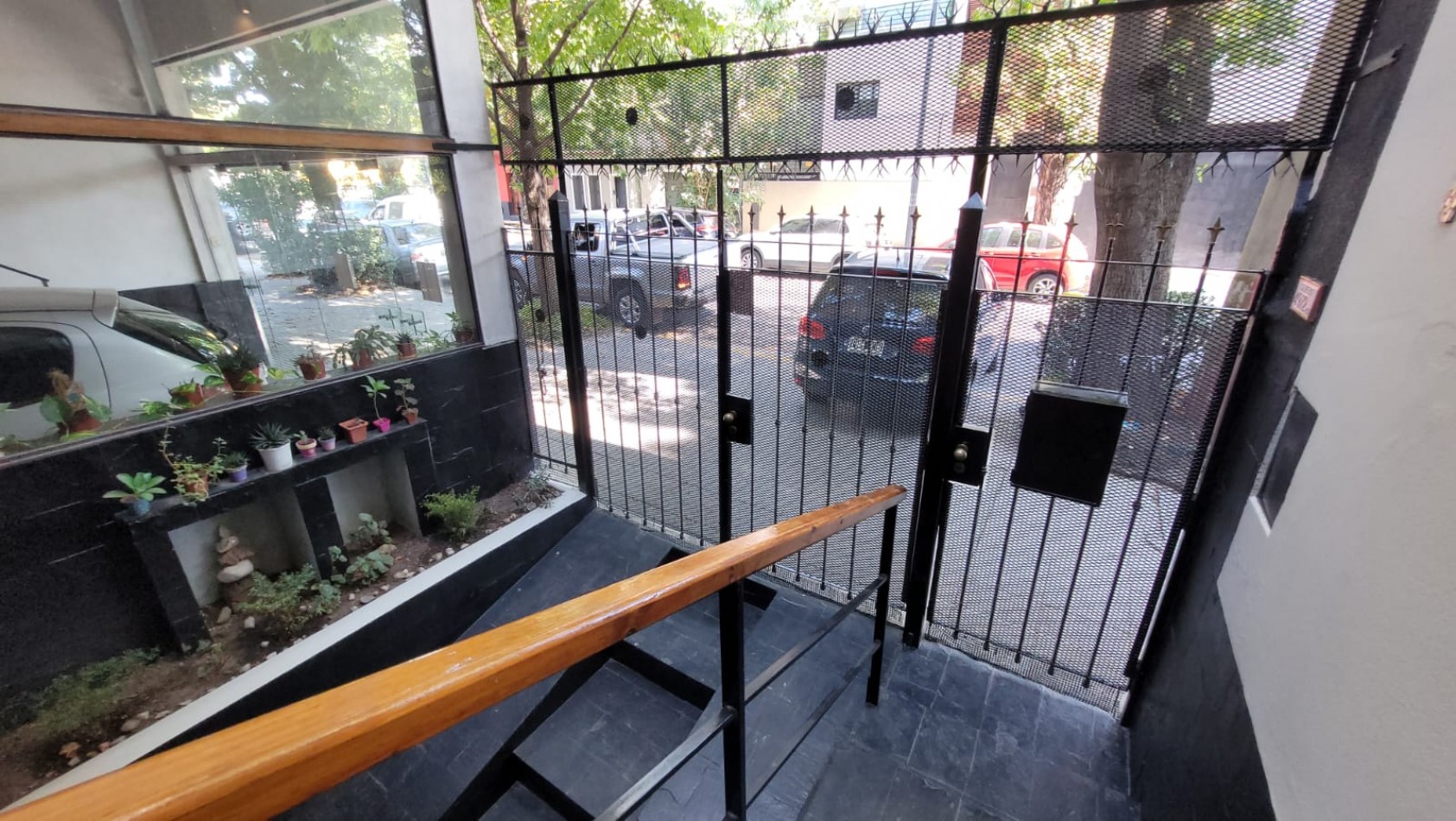 EN VENTA. PH 5 Ambientes tipo duplex.  Cochera, Patios, Terraza y Pileta. SAAVEDRA