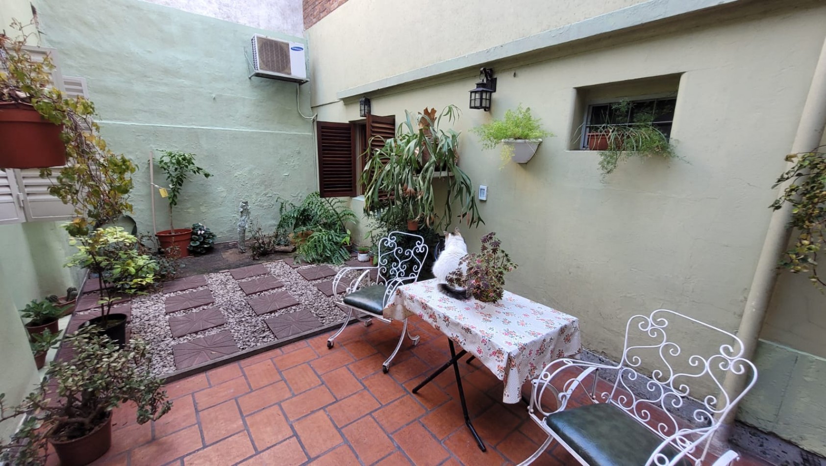 EN VENTA. PH 5 Ambientes tipo duplex.  Cochera, Patios, Terraza y Pileta. SAAVEDRA