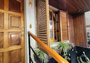 EN VENTA. PH 5 Ambientes tipo duplex.  Cochera, Patios, Terraza y Pileta. SAAVEDRA
